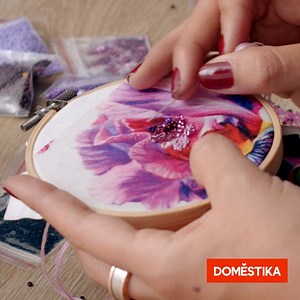 113K views · 532 reactions | Aprende a combinar técnicas de bordado y pintura sobre tela para crear piezas textiles únicas. Con el 50% de dto. Hasta el 25/03. Haz clic para más información. | Domestika | Facebook