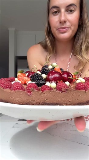 Chocolate Mousse Cake aka the perfect Christmas Day dessert - my favourite part is telling people it’s made with tofu afterwards lol full recipe below! 🍫🍓 For the base 2 cups almond meal / flour 100g butter or coconut oil 3 tbsp coconut sugar 2 tbsp maple or agave 3 tbsp cocoa powder 1/2 tsp salt For the Filling 200g dark chocolate melted 200g of canned coconut milk 300g silken tofu 1/4 cup maple syrup 2 tbsp cacao powder For the Topping Fresh berries Method Preheat your oven to 180 degrees an