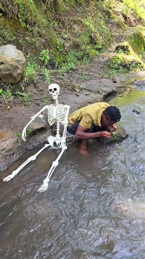 fake skeleton prank