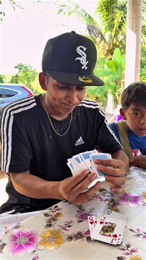 Cuando jugamos cartas con mis amigos 😂@Santy G🎹🇬🇹💈🚀 | Santy G