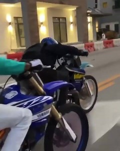 723K views · 5.8K reactions | Nunca abandones a un amigo | Stunt motos videos | Facebook