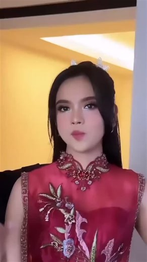 Lyodra Ginting || Fans Base on Instagram: "#LyodraGinting #LyodraViral #reels reelsinstagram viralreels fyp trending viralvideo penyanyiindonesia musikindonesia laguviral idolindonesia trendingnow penyanyiworldclass musikhits Dengan memberikan like, komentar, share, saves dan follow, Anda membantu kami tumbuh. Terima kasih atas dukungannya 🙏🏻😊 {Lyodra Ginting, penyanyi Indonesia, pemenang Indonesian Idol, penyanyi berbakat, suara emas, diva muda Indonesia, bintang musik, lagu hits, musik vira