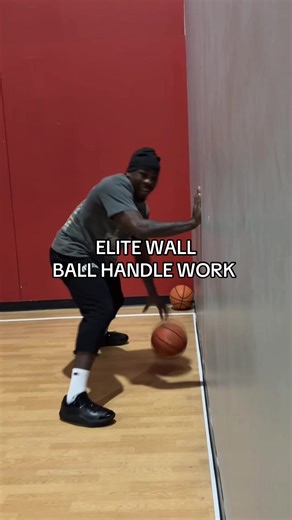 Quick 10-minute ball handling drill I use daily💯 Follow @sk_ondat for more!! #ballhandlingdrills #basketball #hooper #athlete #basketballtraining