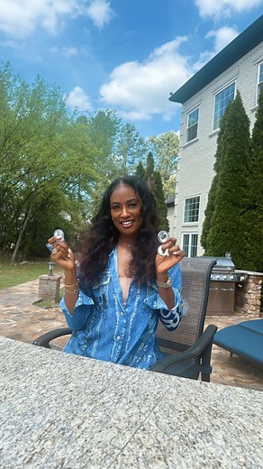 You can save as many of ounces of silver a month as u want just set up auto save. Great way to keep accumulating silver & building your hard asset portfolio. Most ppl save 1-20 ounces per month. Since 2014 silver was $20/ounce & today it’s $28/ounce. So much better than saving cash for sure. Start saving today https://www.quicksilver.me/886682 #assets #silver #gold #portfolio | Jewel Tankard