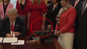 223K views | SPECIES - MELANIA TRUMP REPTILIAN ALIEN HAND SHAPESHIFTING CAUGHT ON CAMERA!!! - MUST SEE!!! Amazing reptilian hand anomaly caught on camera!!! Melania Trump Hand Shapeshifting; Reptilian Alien Fingers Moprh Melania's Reptilian Hand Donald Trump Reptilian Shapeshifter .. Melania Trump is the First Lady of the United States, married to President Donald Trump. | Reptilian Invasion Alternative Media | Facebook