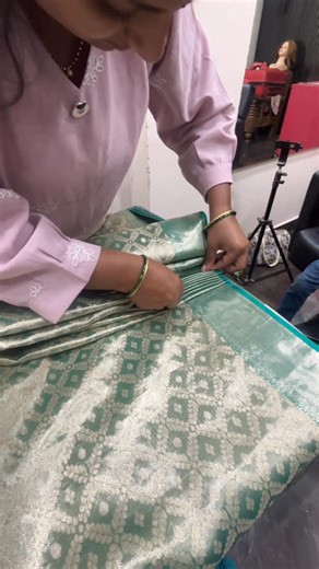 Mamtamakeover on Instagram: "#instagram #reels #saree #viralvideos #viralreels"