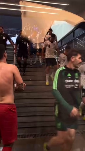 Former Wolves teammates, Raul Jimenez and Ruben Neves, exchanging jerseys after the Mexico vs. Portugal game at the Estadio Azteca.The game finished 0-0.🐺🇲🇽🤝🏼🇵🇹🐺