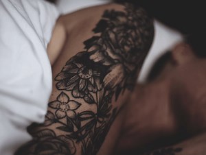 How to Sleep with New Tattoo: 8 Important Advice (Winter 2024)