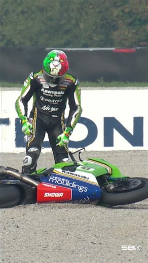 Bassani crashes from P3 in FP3 ❌ | 2024 #ItalianWorldSBK 🇮🇹