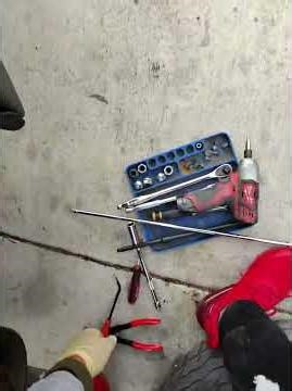 Number 8 spark plug wire removal #automobile #automotivetools #chevrolet #ls5.3 #mechanic