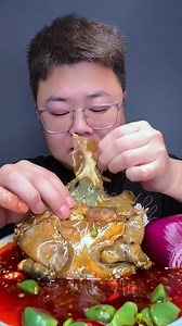 Eating Sheep`s Head With Cayenne Pepper | Liana Richardson