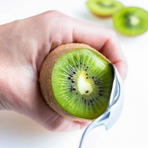 Unsure of How to Cut into a Kiwi? 🥝 You can choose one of these THREE easy ways that all take less than 5 minutes! RECIPE: https://www.evolvingtable.com/how-to-cut-kiwi/ | Evolving Table