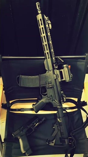 TAURUS T4 11.5 5.56 with VECTOR OPTICS MAVERICK III 1X22 | GLOCK 17 GENERATION 5 with SUREFIRE X300v