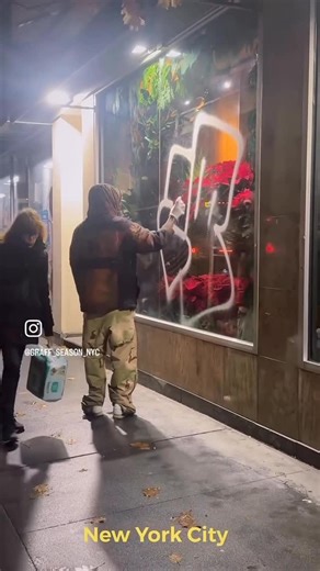 SprayPlanet on Instagram: "Merry Christmas ya filthy animals. And a happy new year. zb_bunny 🎥: @graff_season_nyc"