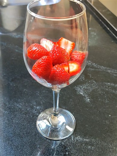 Deliciosa Sobremesa de Morango com Leite Condensado