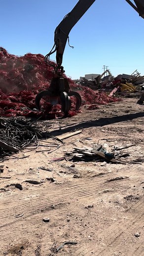 Scrap Metal Insights: Effectively Using Grapples for Pickup