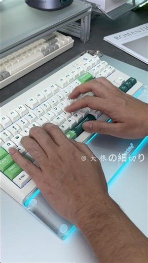 新しくキーボードを買って、皆さんに分析します。かっこいいと思いますか？キーボードをシェアして見せてもいいよ、コメント欄で待ってるよ！#デジタルテクノロジー #キーボード #コンピューター #クール
