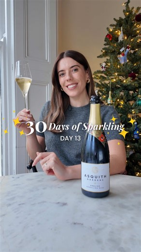 English sparkling on a budget?! Run don’t walk for this one…it’s made by a luxury English Wine producer 👀🏃🏼‍♀️💨 30 Days of Sparkling, Day 13 ✨🍾 Asquith Gardens English Sparkling @Asda UK 👉 £18 full price 👉 £13.50 when you buy 6 bottle for 25% off deal 👉 England 👉 Chardonnay, Pinot Noir, Pinot Meunier English sparkling on a budget? This is it. Made with the classic Champagne grapes and aged for an absolutely wild 60 months on the lees 😱 Five years. For this price? I’m not even going to 