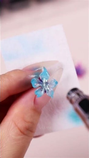 Easy way to make your 3D flowers unique🌺#saviland #airbrushnails#nailtutorial#nailtech#spotlightday