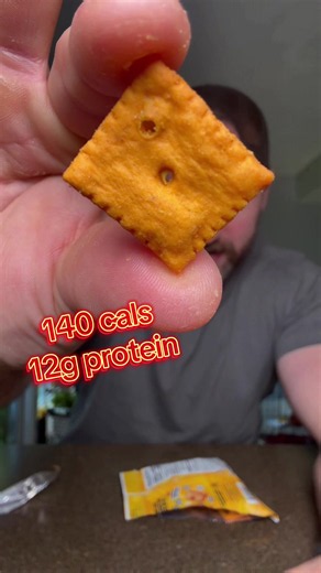 Real ingredients and really good macros - these high protein cheese crackers from Wilde are legit #highprotein #cheesecrackers #wilde #proteinsnacks #CapCut
