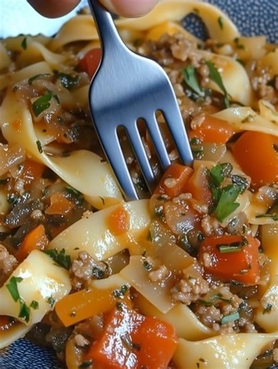 18K views · 34 reactions | "This Italian drunken noodle recipe has been a family favorite for a while. Great flavors and we end up making a double batch every time we make it." | Mama's Cooking Recipes | Facebook
