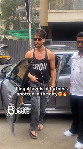 Bollywood Bubble on Instagram: "Tiger Shroff flaunting his chiseled physique and we’re obsessed!❤️❤️❤️ . . @tigerjackieshroff [Tiger Shroff, Bollywood, Bollywood Bubble]"