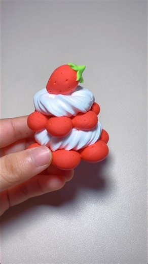 Strawberry clay cake 🍓