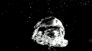 Bubbles Captured Underwater in Stunning Detail