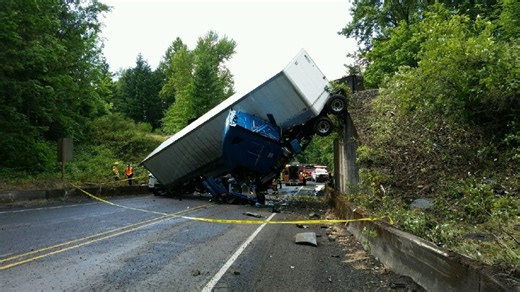 PHOTOS | RV, Semi collide in dramatic crash on Oregon highway