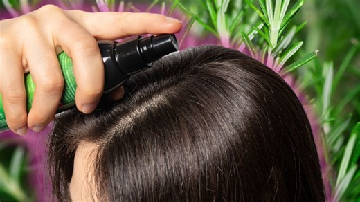 Cómo utilizar el romero para eliminar la caspa y que te crezca el cabello en tiempo récord
