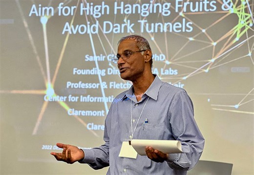 International design science scholars gathered on USF's St. Petersburg campus for DESRIST 2022