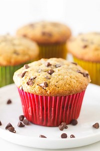Banana Chocolate Chip Muffins (BEST Easy Recipe!)