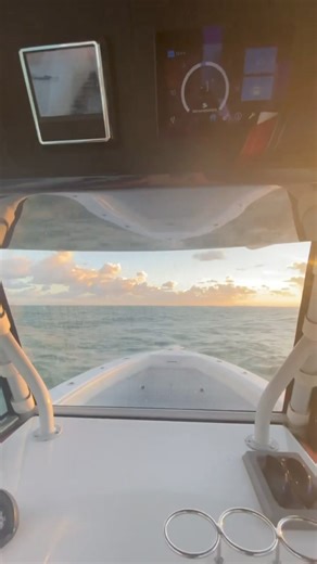 Boat roll early in the morning... no worries! It's nothing this Seakeeper 1 equipped Bluewater Sportfishing Boats 28 can't handle! Want your trip offshore to look like this? Visit our Dealer map www.seakeeper.com/find-us/ and get your Seakeeper installation started today! | Seakeeper