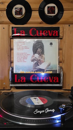 Salvador's Derrumbes Álbum: Derrumbes Arriba Records | La Cueva