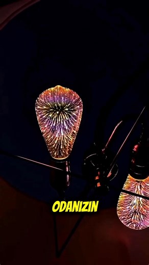 3D Havai Fişek Ampulü Bu gördüğünüz sıradan bir ampul değil. Bu, Sonsuzluk 3D Havai Fişek ampulü. Evinizde, ofisinizde veya odanızın herhangi bir köşesinde inanılmaz bir atmosfer yaratmak için tasarlandı. Yandığı anda, muhteşem bir parlaklık ve büyüleyici bir üç boyutlu ışık efekti sunar. Sanki odanızın içinde sürekli bir havai fişek gösterisi varmış gibi. Bunu evinize takarsanız, gören komşularınızın bile hayran kalacağına emin olabilirsiniz. Size fikir olsun diye paylaşıyorum sıra dışı ve yeni