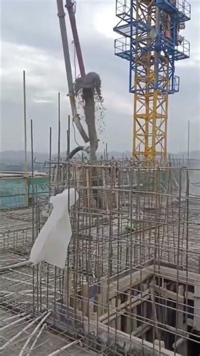 The concrete pump truck is blocked, but it can still pump like this.