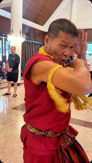 125K views · 16K reactions | Try this technique  Kru Id shares a tricky counter to the jab (also works if your opponent initiates the clinch). 1️⃣ immediately pull back upright when opponent reaches. Keep your chin tucked 2️⃣ parry your left hand down on opposite side 3️⃣ step and land your right downward elbow Follow us for more Muaythai insights and breakdowns #ywc24 | International Federation of Muaythai Associations | Facebook