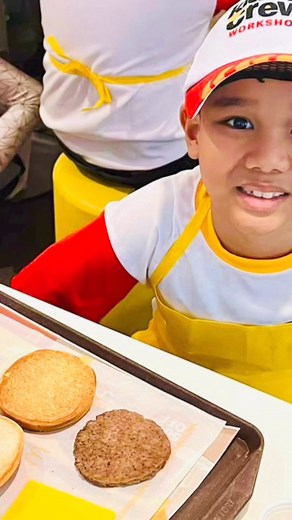 Cheeseburger making 🍔 kinain din nila yan after 😊 #kiddiecrew #mcdonalds #lovekoto | JhAna Arguelles Buhain