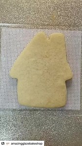 Trick or treat! (I pick treat!) Video by Amazing Glaze Bakeshop #annclarkcookiecutters #cookievideo #hauntedhouse #trickortreat | Ann Clark Cookie Cutters