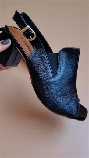 CALÇADOS FEMININO COURO LEGÍTIMO on Instagram: "Feita para todos os pés! Um par pensado em cada detalhe. No couro legítimo, acolchoamento interno, elástico nas laterais e cores lindíssimas. O seu estilo em cada passo. R$289,90 até 5x no cartão sem juros Tamanho: 34 ao 39 Cores: vermelho, preto, off e caramelo Nossos modelos são fabricados por encomendas E entregamos para todo o Brasil. Faça o seu pedido pelo Whats 1198623-2777 Link automático na nossa bio #fioritocalcados #openboot #sandaliacour