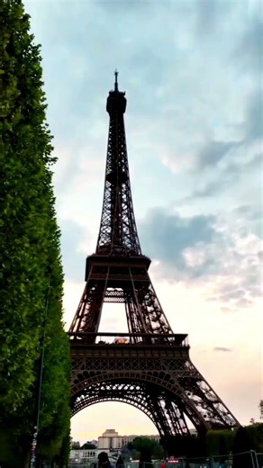 Eiffel Tower france 🇫🇷 | Discover world's Most Beautiful and Famous cities| #france #eiffeltower