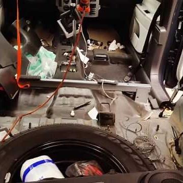 Dismantling jeep patriot interior.