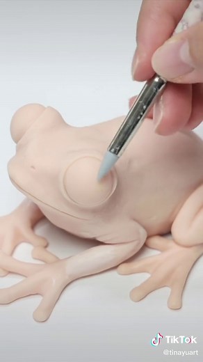 Sculpting a Realistic Frog with Polymer Clay