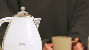 デロンギのキッチン家電【オンラインショップで販売中】 「おいしい」をまんなかに。 なにげない毎日をちょっといい毎日に変える、デロンギ・キッチン。 さあ、料理しよう。飾らない、いつもの味で。 | デロンギ（De'Longhi）