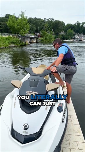 How To Pull Off a PWC Dock - No Assistance Needed 💪: Bridge Marina Docking Tips #shorts