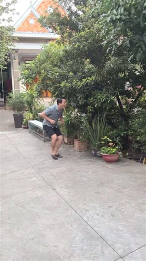 Chơi trốn tìm bất ổn #lanatrinh #funny #shortsvideo