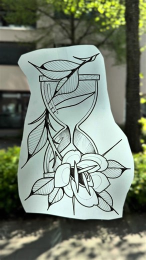 Quick sketch of an hourglass with a rose. First, I fold the transparent paper to create symmetry. Then I unfold it and make a few corrections with a blue pencil. After that, I add the rose to the composition. Once I’m happy with the sketch, I place a sheet of 100 gsm transparent paper on top and redraw everything clean with a 1.0 liner. The fine details are done with a 0.3 liner. #tattoodesign #sketching #sketchbook #drawingtutorial #drawing