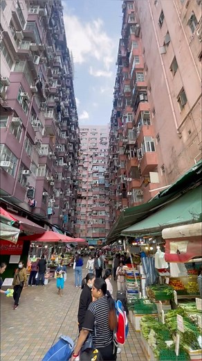 Yick Cheong Building Parecen colmenas los apartamentos. . . Hong Kong #oswaldtour #hongkong #yickcheongbuilding | Osvaldo Gross
