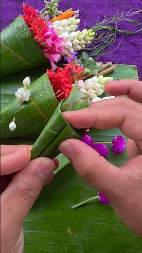 Make decorations from folded leaves with small flowers as decoration #diy #flowers #decoration