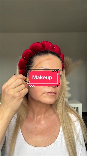 Zajtra bude pokračovanie😉 Použité produkty : - maybelline skin tint 6.5 - maybelline eraser 3 - too faced bronzer chocolate souffle - too faced licenka super candy clouds - loreal true match puder 3D 3W - huda beauty puder pound cake - benefit precisely my brow pencil 4,5 - benefit brow detailer 4 #licenie #makeup #malujemsa #licimsa #makeuptutorials